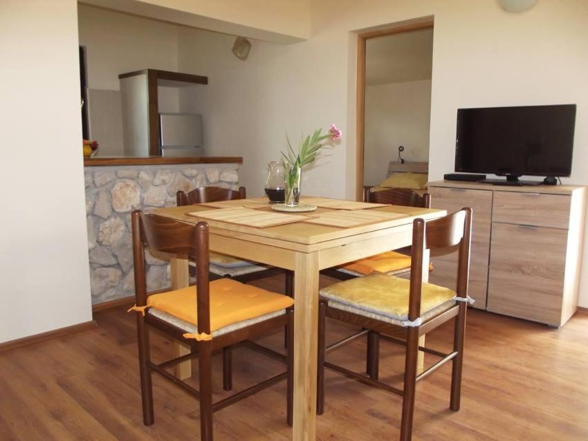 Apartmani Juliska Pirovac Exteriör bild