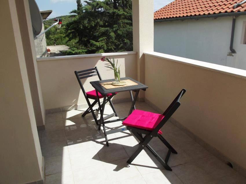 Apartmani Juliska Pirovac Exteriör bild