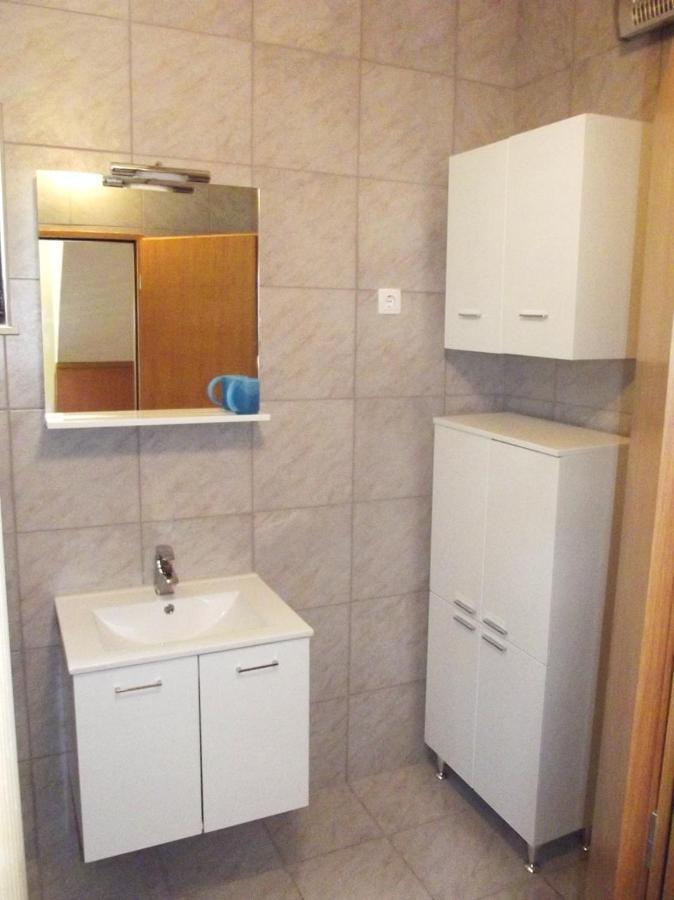 Apartmani Juliska Pirovac Exteriör bild